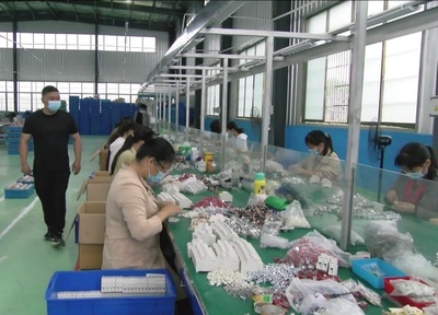 图说通城 创新人事劳动代理服务，助力稳步脱贫